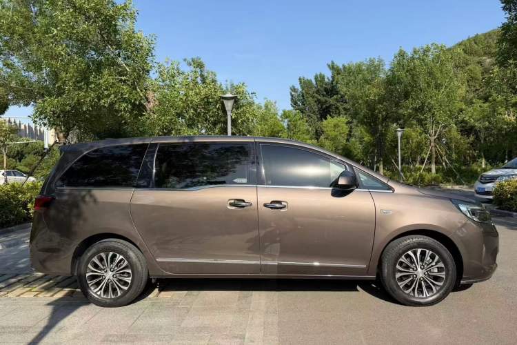 Used Buick GL8 2021 Land Cruiser Executive Class 652T Luxury Model Exterior 3