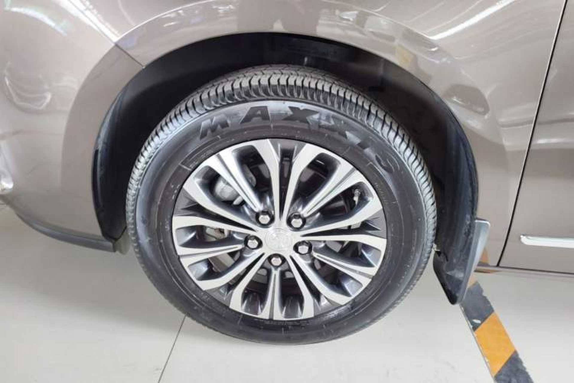 Used Buick GL8 2021 Land Cruiser Executive Class 652T Luxury Model Exterior 4