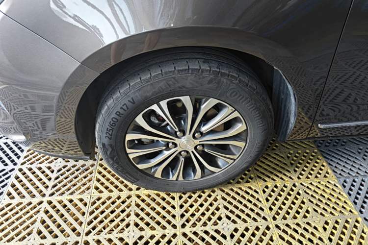 Used Buick GL8 2021 Land Cruiser Executive Class 652T Luxury Model Exterior 4