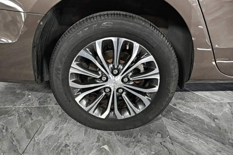 Used Buick GL8 2021 Land Cruiser Executive Class 652T Comfort Model Exterior 5