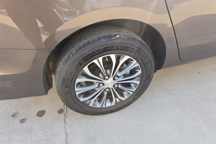 Used Buick GL8 2021 Land Cruiser Executive Class 652T Comfort Model Exterior 7