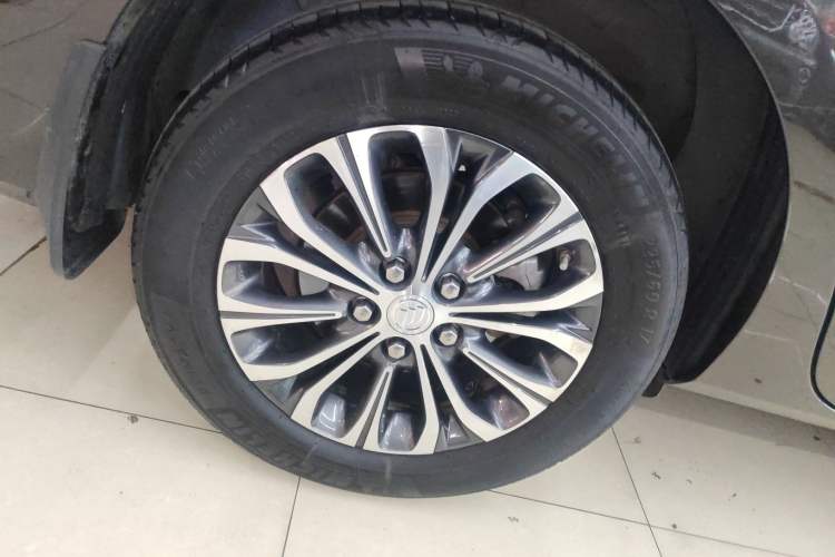 Used Buick GL8 2021 Land Cruiser Executive Class 652T Luxury Model Exterior 8