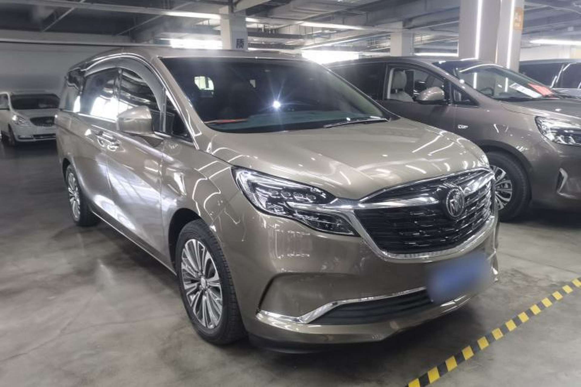 Used Buick GL8 2021 ES Landtrek 653T Luxury Model Front Right 45 Deg
