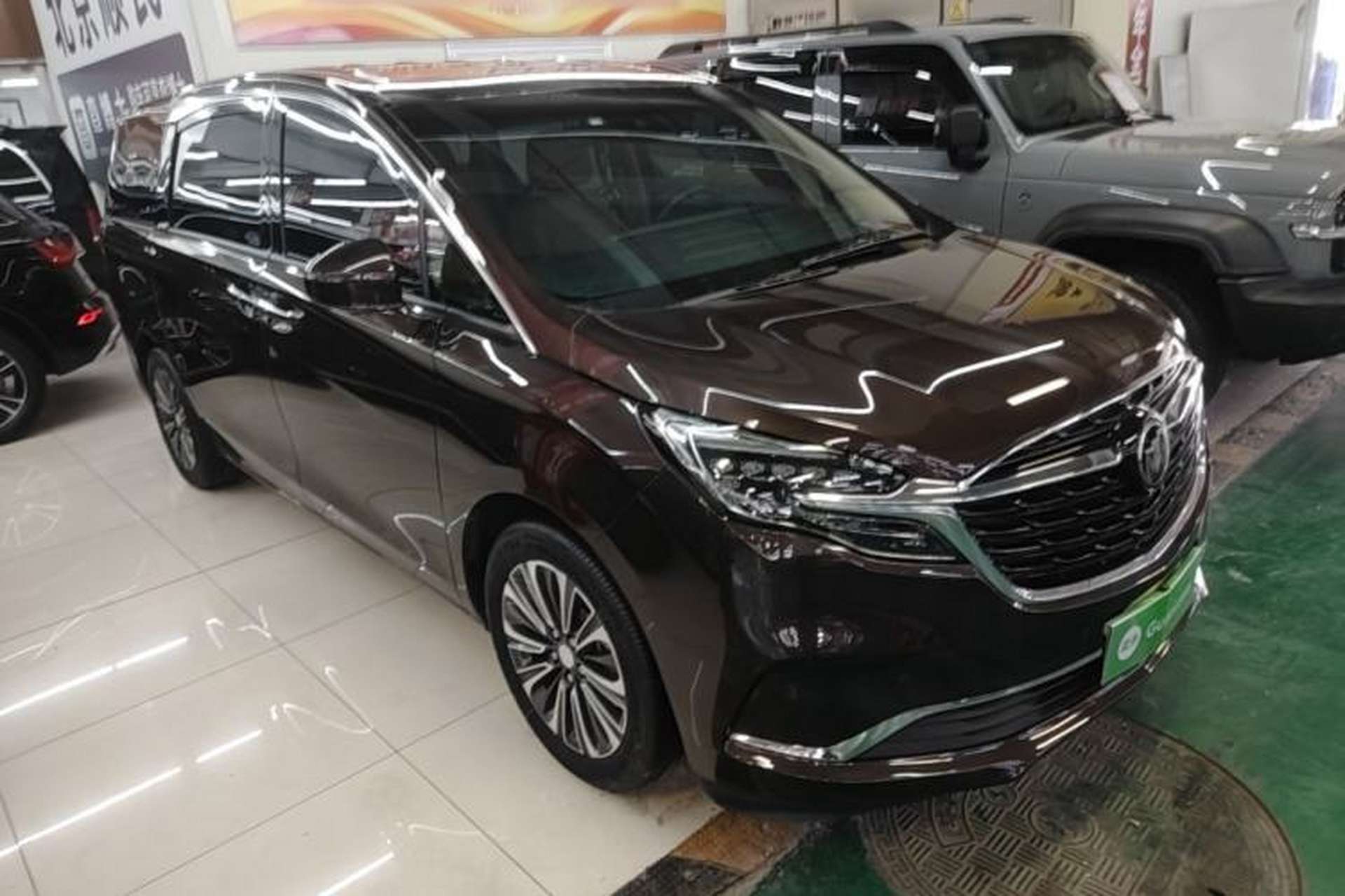 Used Buick GL8 2021 ES Landtrek 653T Luxury Model Front Right 45 Deg