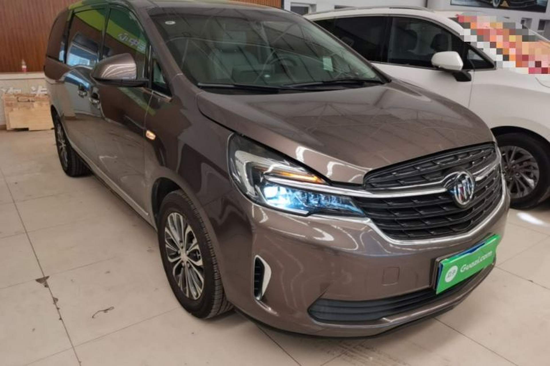 Used Buick GL8 2021 Land Cruiser Executive Class 652T Luxury Model Front Right 45 Deg