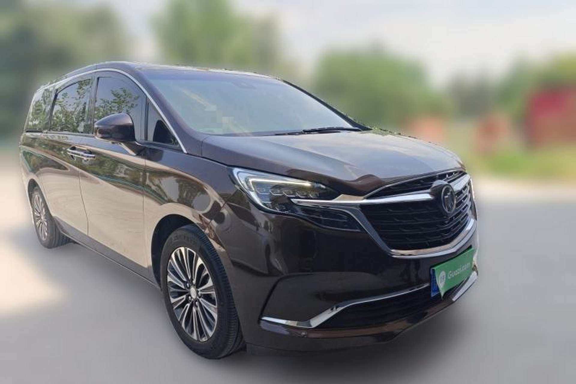 Used Buick GL8 2021 ES Landtrek 653T Luxury Model Front Right 45 Deg
