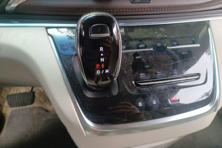 Used Buick GL8 2021 Land Cruiser Executive Class 652T Luxury Model Gear Lever