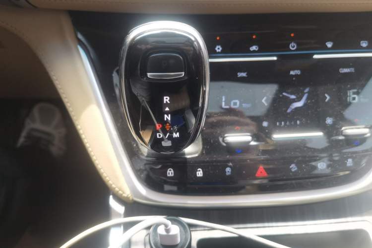 Used Buick GL8 2021 ES Land Cruiser 653T Luxury Edition Gear Lever