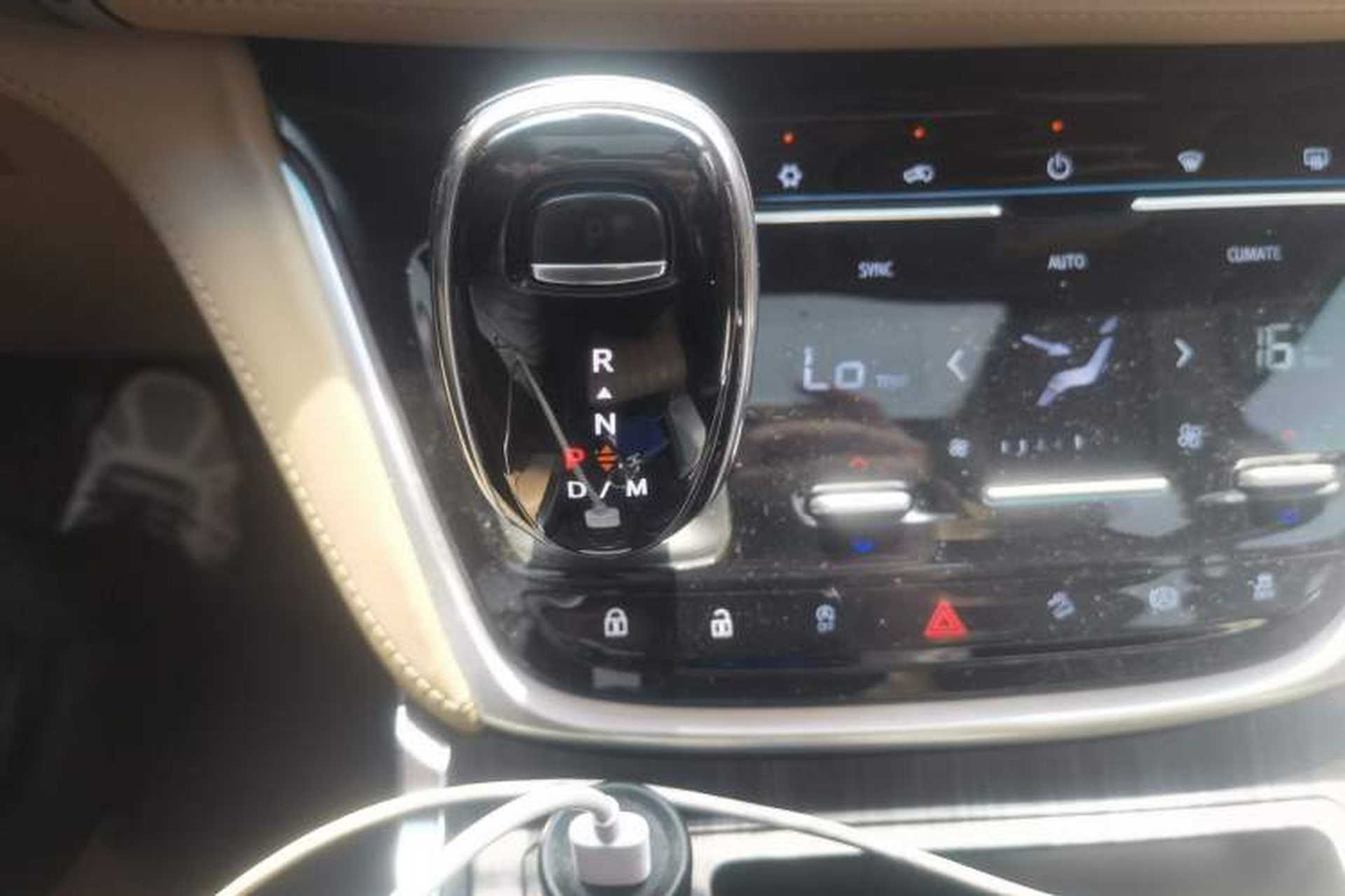 Used Buick GL8 2021 ES Land Cruiser 653T Luxury Edition Gear Lever