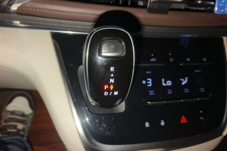 Used Buick GL8 2021 Land Cruiser Executive Class 652T Luxury Model Gear Lever
