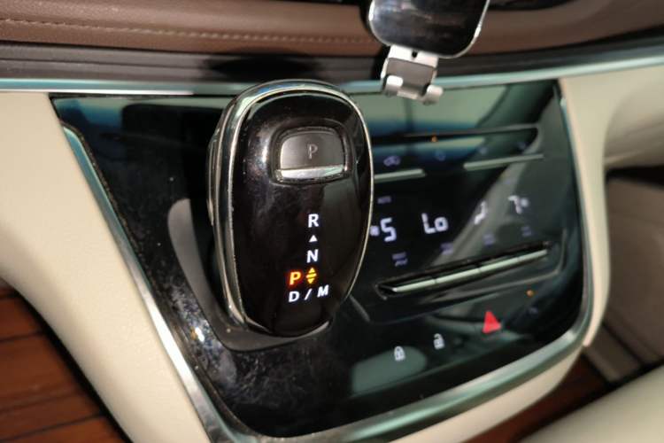 Used Buick GL8 2021 Land Cruiser Executive Class 652T Luxury Model Gear Lever