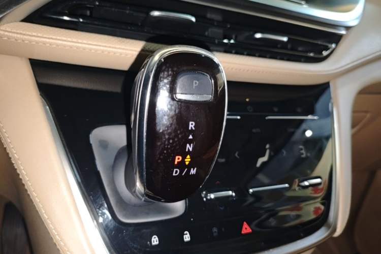Used Buick GL8 2021 ES Land Cruiser 653T Luxury Edition Gear Lever