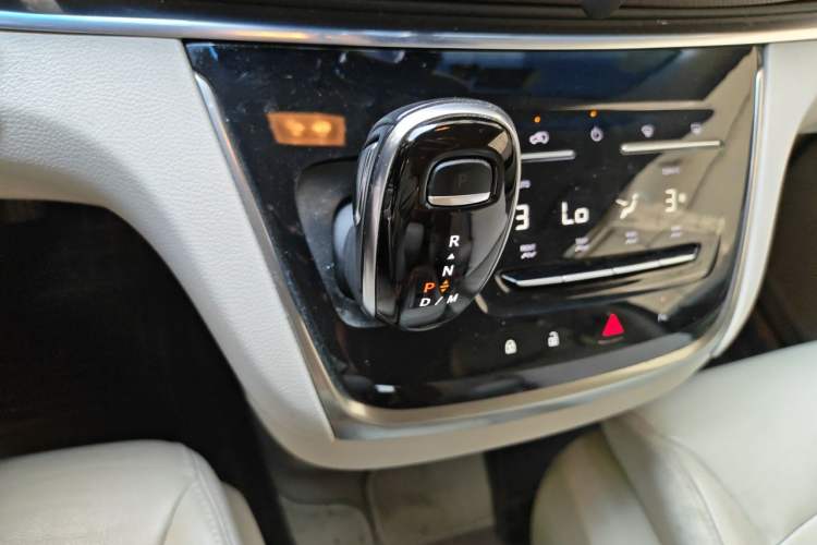 Used Buick GL8 2021 Land Cruiser Executive Class 652T Luxury Model Gear Lever