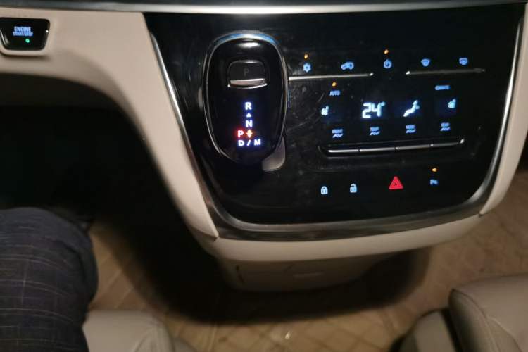 Used Buick GL8 2021 Land Cruiser Executive Class 652T Luxury Model Gear Lever