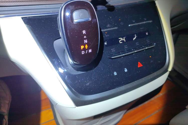 Used Buick GL8 2021 Land Cruiser Executive Class 652T Comfort Model Gear Lever