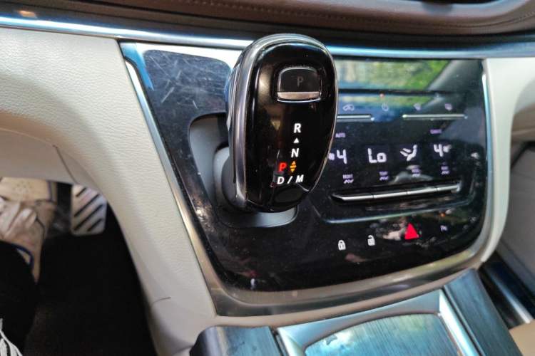 Used Buick GL8 2021 Land Cruiser Executive Class 652T Luxury Model Gear Lever