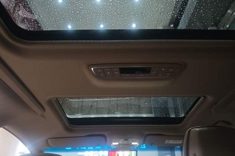 Used Buick GL8 2021 ES Landtrek 653T Luxury Model Headliner