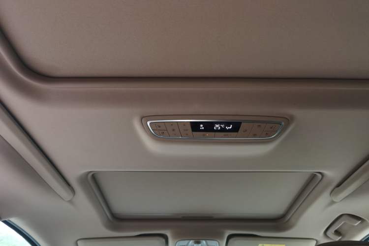 Used Buick GL8 2021 ES Landtrek 653T Luxury Model Headliner