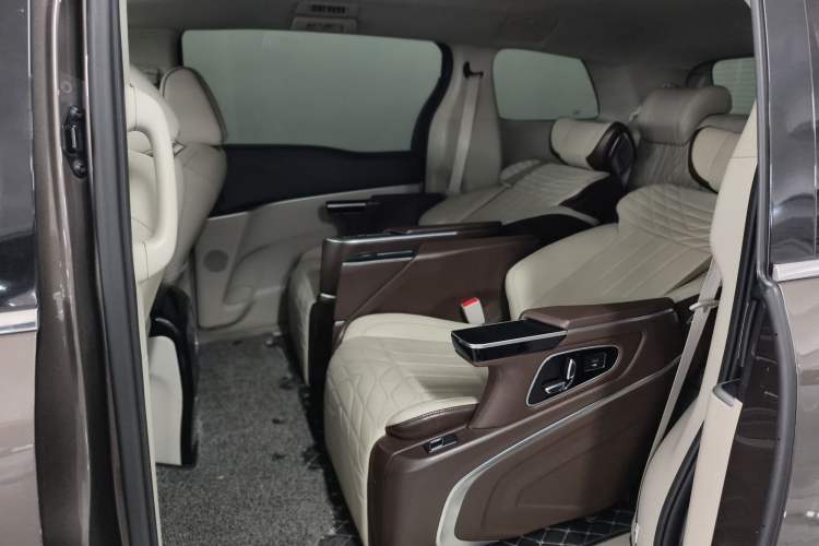Used Buick GL8 2021 Land Cruiser Executive Class 652T Luxury Model Interior 1