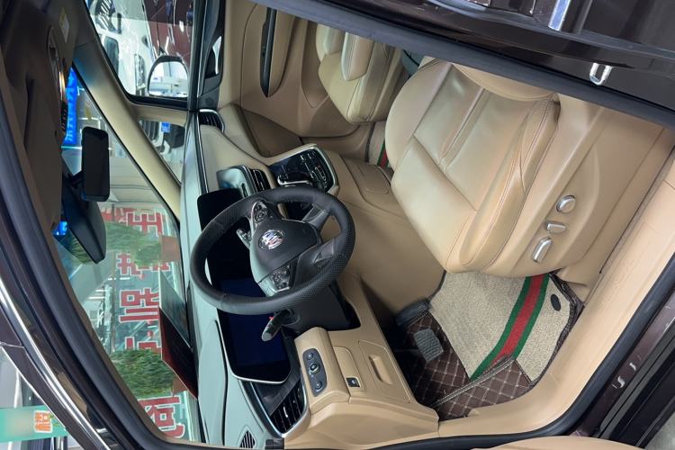 Used Buick GL8 2021 ES Landtrek 653T Luxury Model Interior 1