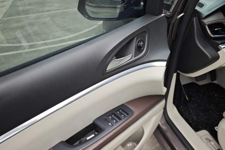 Used Buick GL8 2021 Land Cruiser Executive Class 652T Luxury Model Interior 10