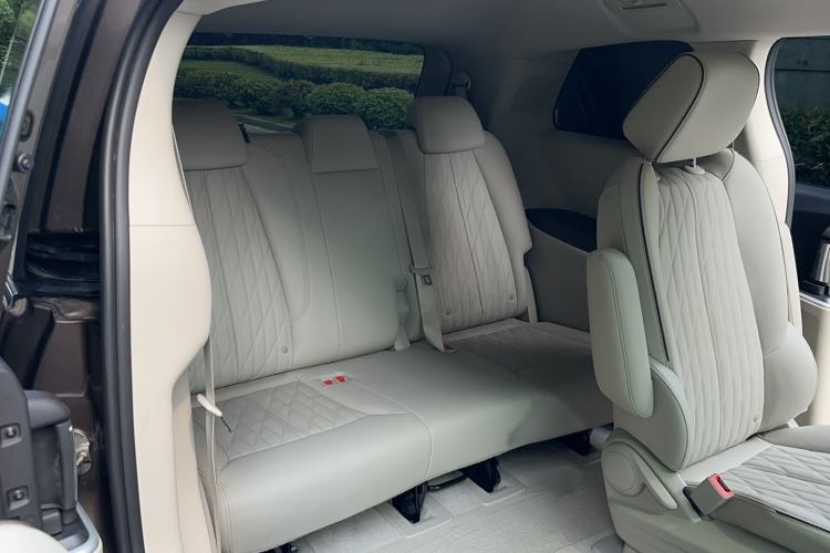 Used Buick GL8 2021 Land Cruiser Executive Class 652T Luxury Edition with Welfare Features Interior 11