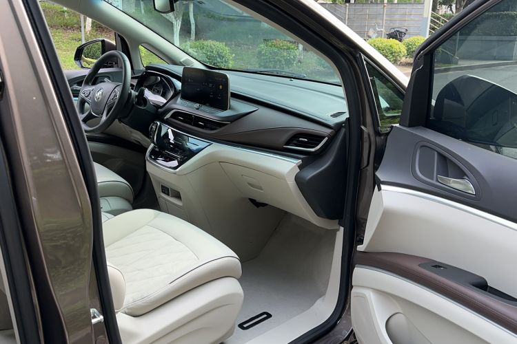 Used Buick GL8 2021 Land Cruiser Executive Class 652T Luxury Edition with Welfare Features Interior 12