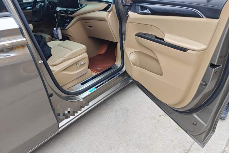 Used Buick GL8 2021 ES Landtrek 653T Luxury Model Interior 2