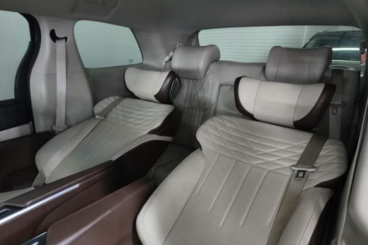 Used Buick GL8 2021 Land Cruiser Executive Class 652T Luxury Model Interior 2