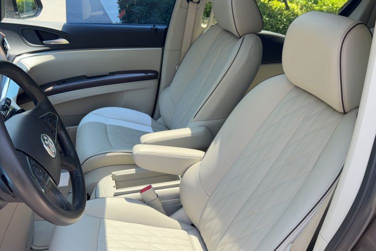 Used Buick GL8 2021 Land Cruiser Executive Class 652T Luxury Model Interior 2