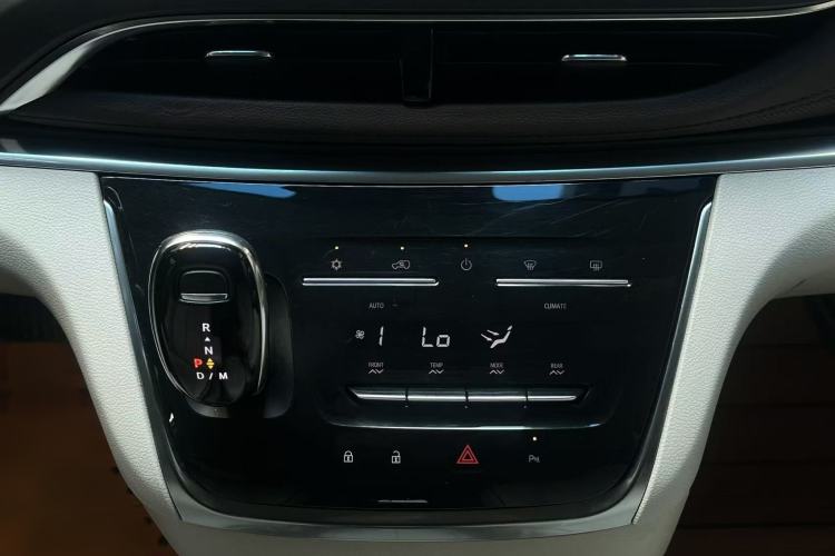 Used Buick GL8 2021 Land Cruiser Executive Class 652T Luxury Model Interior 3