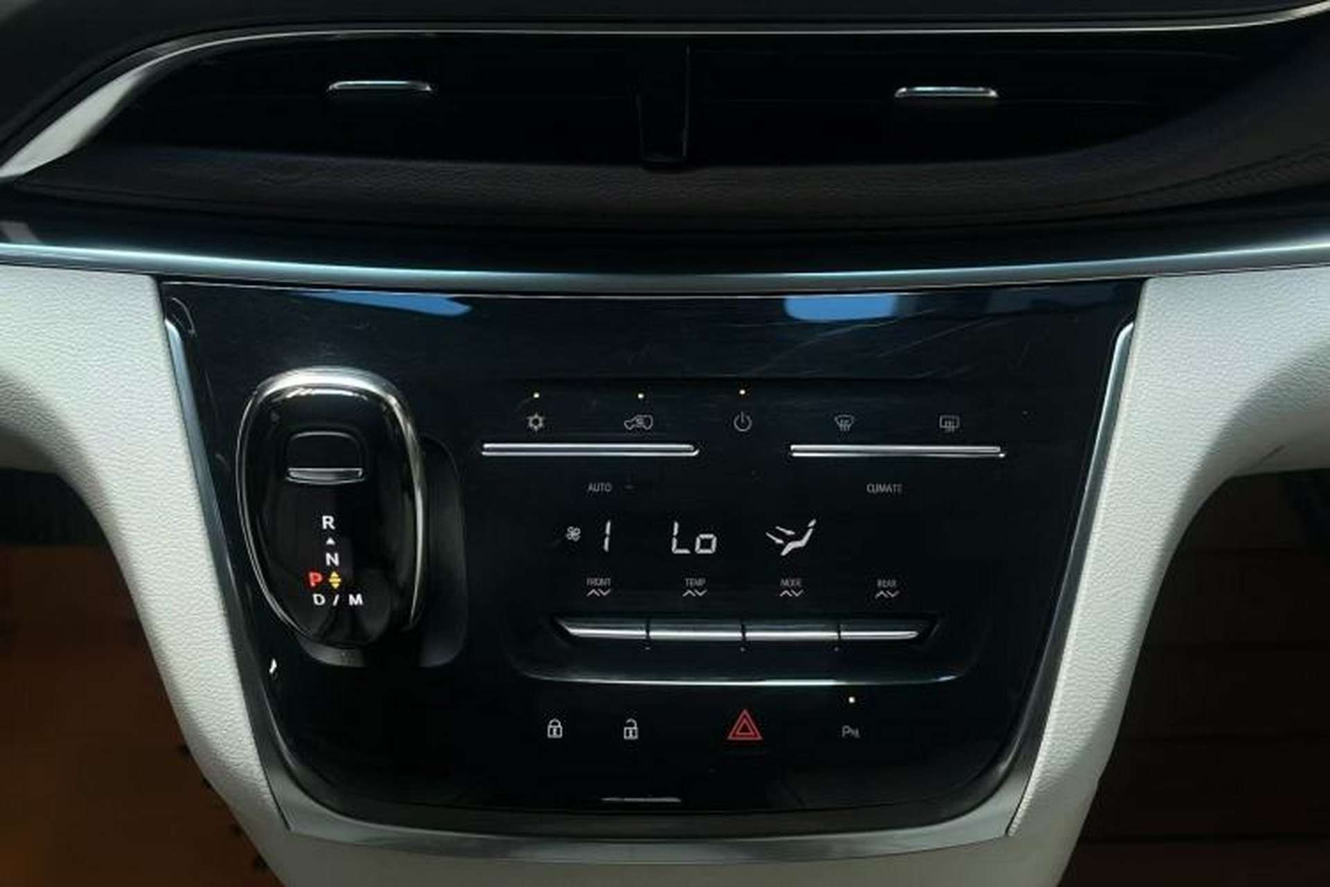 Used Buick GL8 2021 Land Cruiser Executive Class 652T Luxury Model Interior 3