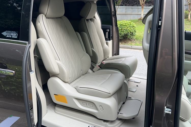 Used Buick GL8 2021 Land Cruiser Executive Class 652T Luxury Edition with Welfare Features Interior 3