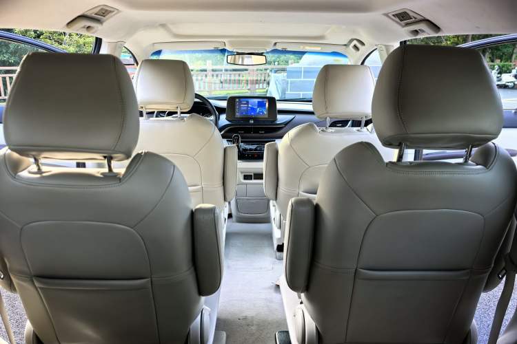 Used Buick GL8 2021 Land Cruiser Executive Class 652T Comfort Model Interior 5
