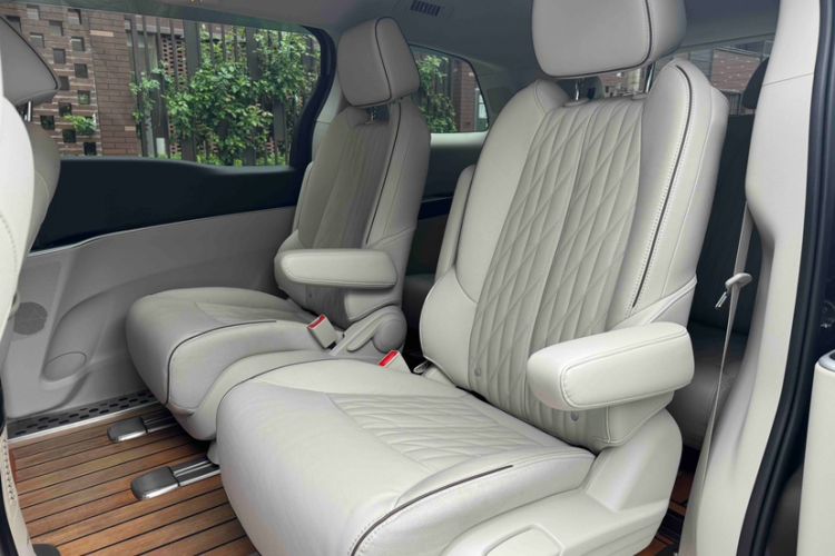 Used Buick GL8 2021 Land Cruiser Executive Class 652T Luxury Model Interior 6
