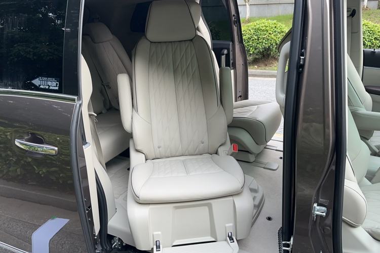Used Buick GL8 2021 Land Cruiser Executive Class 652T Luxury Edition with Welfare Features Interior 6
