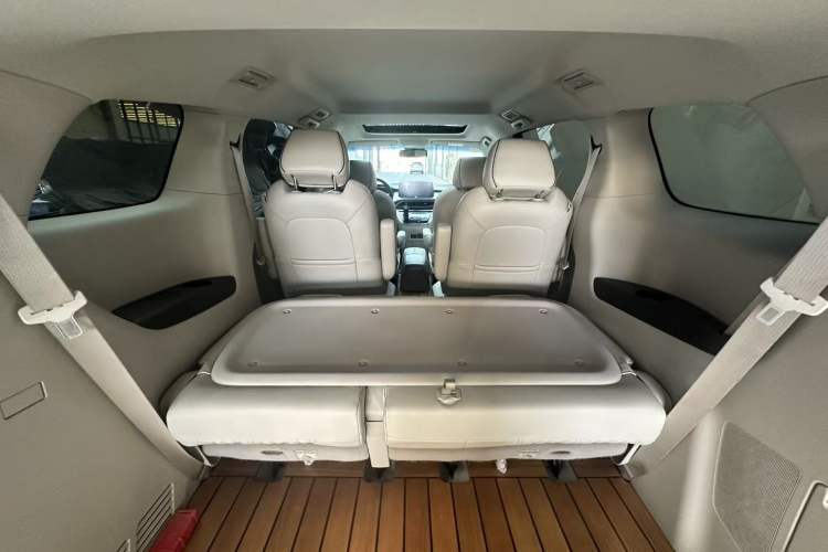 Used Buick GL8 2021 Land Cruiser Executive Class 652T Luxury Model Interior 7