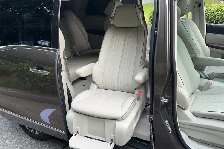 Used Buick GL8 2021 Land Cruiser Executive Class 652T Luxury Edition with Welfare Features Interior 7