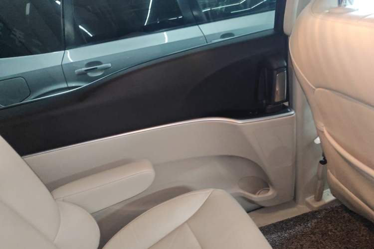 Used Buick GL8 2021 Land Cruiser Executive Class 652T Luxury Model Interior 8