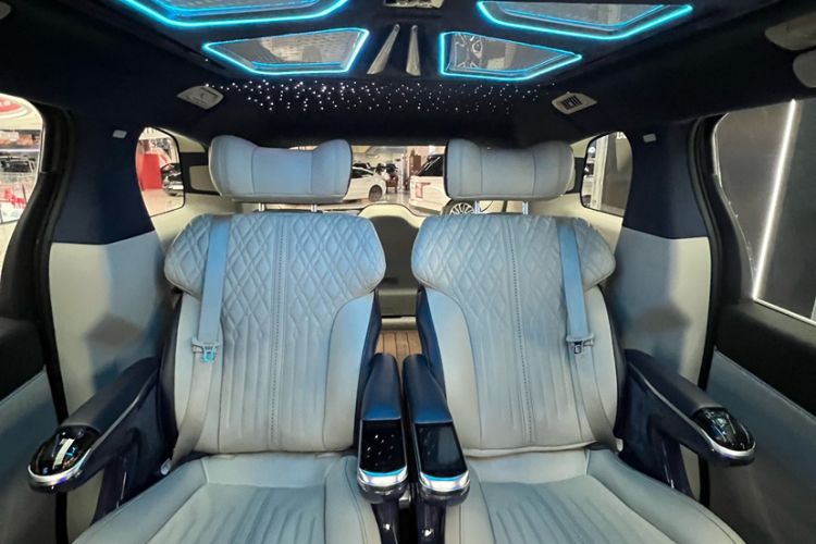 Used Buick GL8 2021 Land Cruiser Executive Class 652T Luxury Model Interior 9