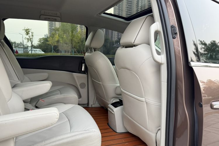 Used Buick GL8 2021 Land Cruiser Executive Class 652T Luxury Model Interior 9