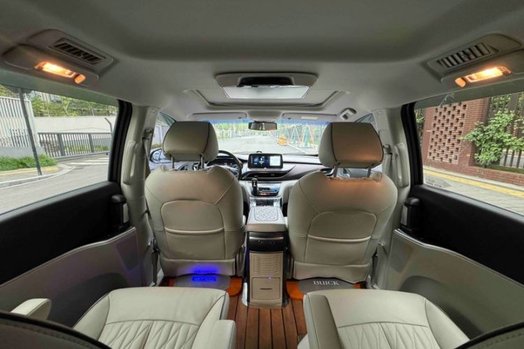 Used Buick GL8 2021 Land Cruiser Executive Class 652T Luxury Model Interior 9