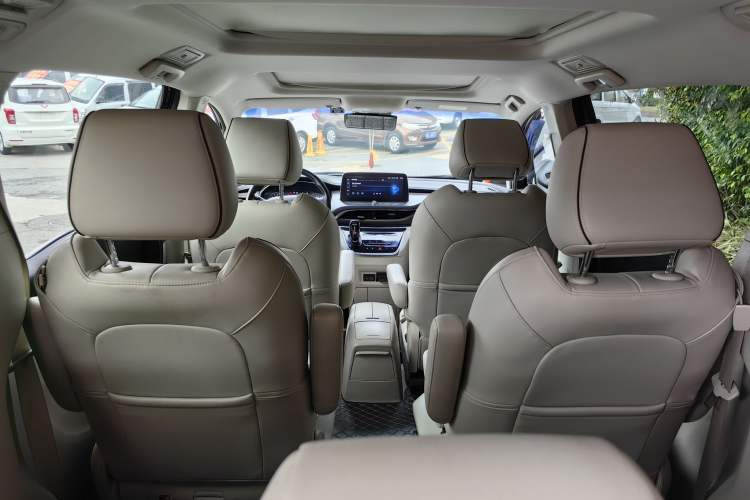 Used Buick GL8 2021 Land Cruiser Executive 652T Premium Model Interior 9
