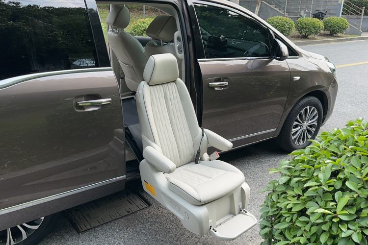 Used Buick GL8 2021 Land Cruiser Executive Class 652T Luxury Edition with Welfare Features Interior 9