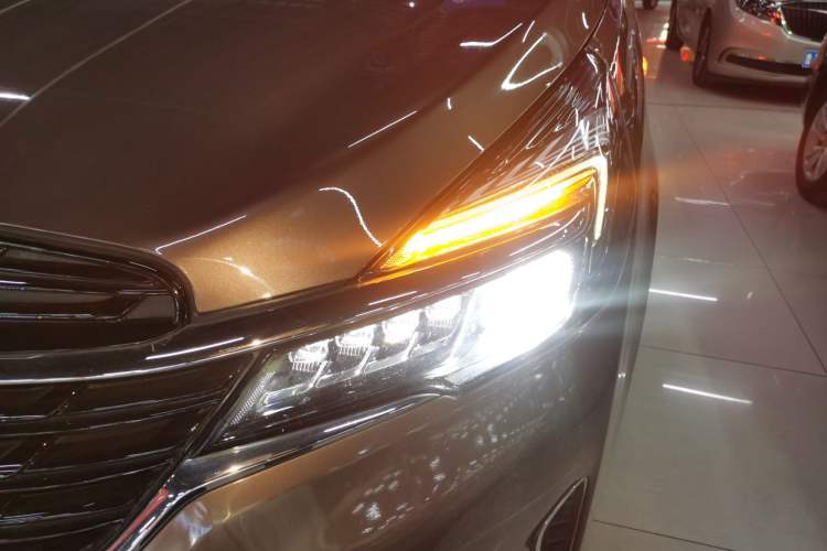 Used Buick GL8 2021 Land Cruiser Executive Class 652T Luxury Model Left Front Headlight