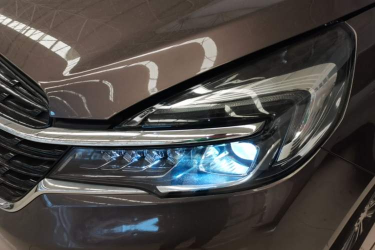 Used Buick GL8 2021 Land Cruiser Executive Class 652T Luxury Model Left Front Headlight