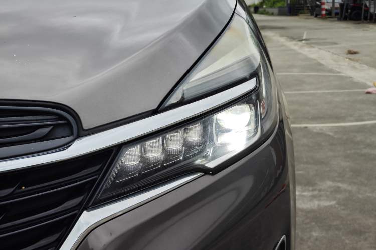 Used Buick GL8 2021 Land Cruiser Executive Class 652T Luxury Model Left Front Headlight