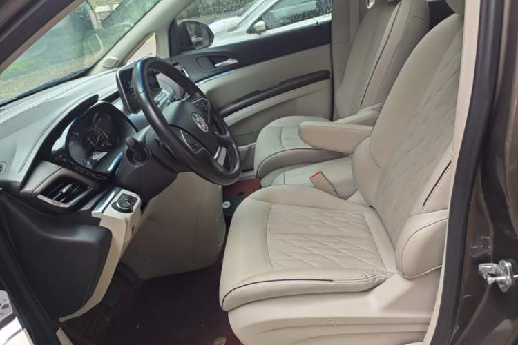 Used Buick GL8 2021 Land Cruiser Executive Class 652T Smart Luxury Model Left Front Seat