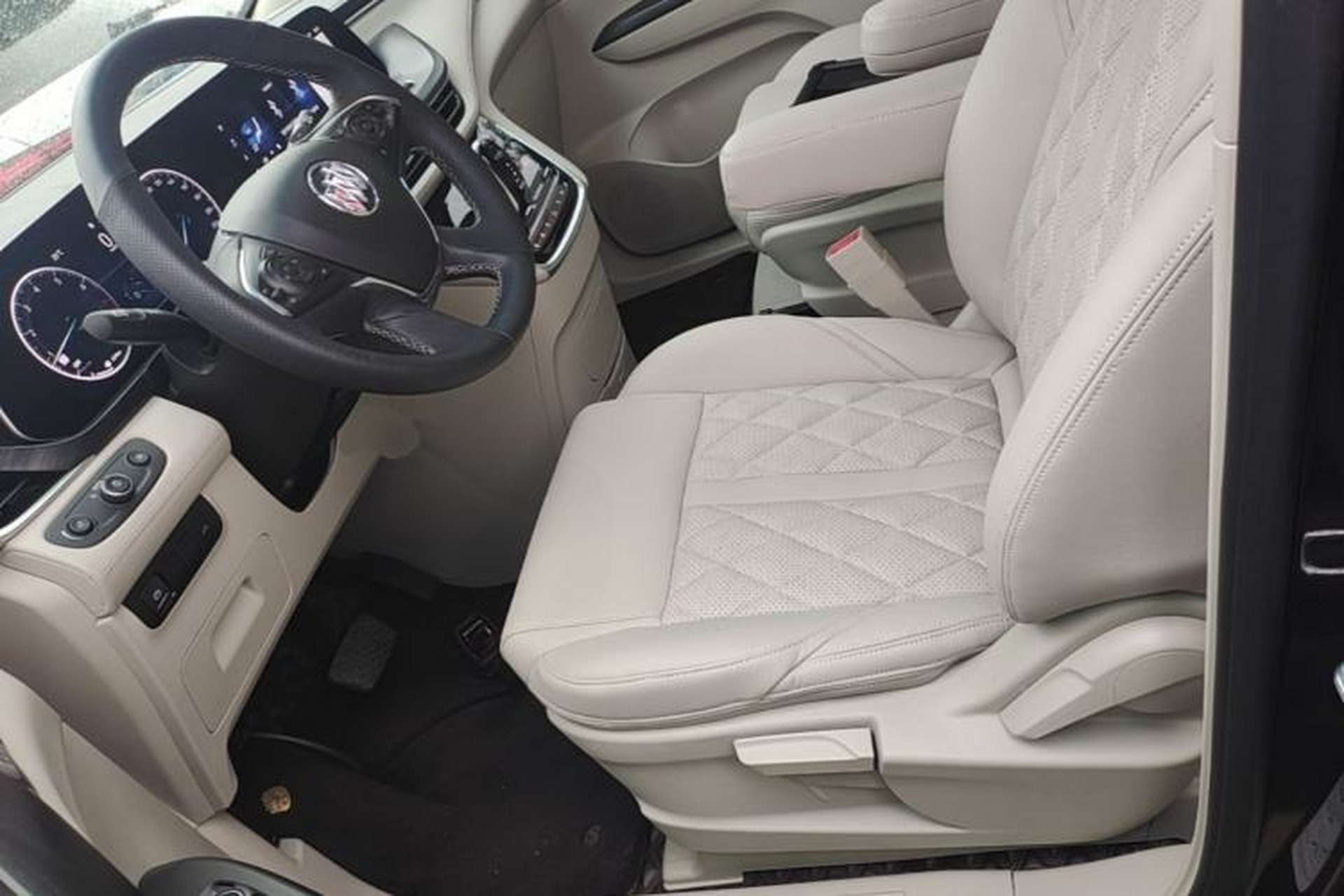 Used Buick GL8 2021 ES Landtrek 653T Comfort Edition Left Front Seat