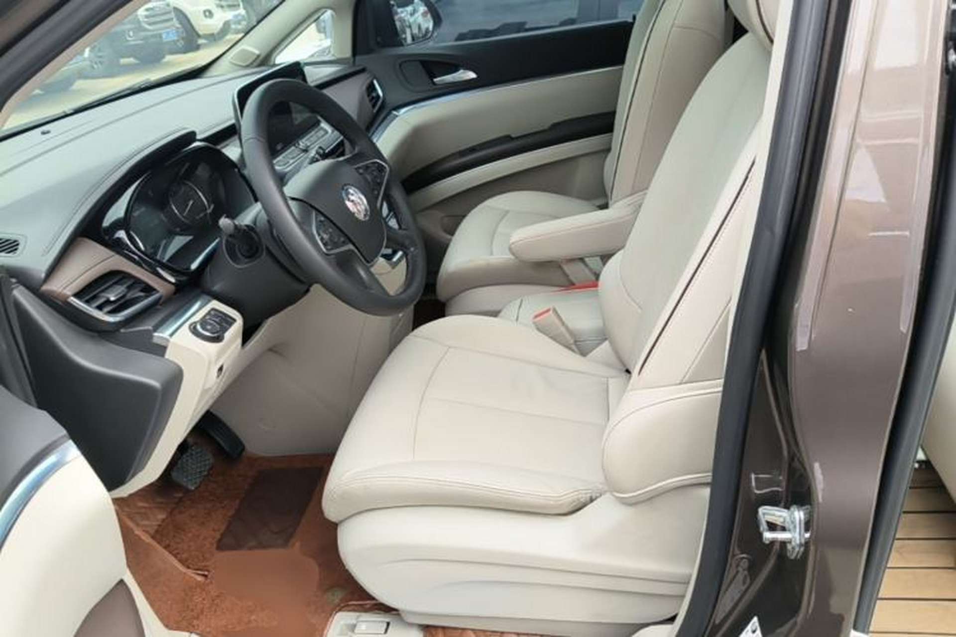 Used Buick GL8 2021 Land Cruiser Executive Class 652T Luxury Model Left Front Seat